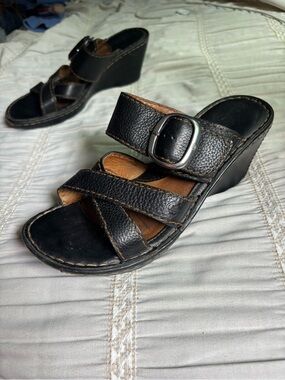 BORN Women's Black 99% Leather Wedge Slide Sandals with Silver Buckle. Size 7.